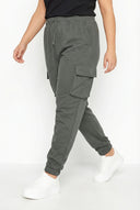 מכנסי ג׳וגר במידות גדולות גומי במותן עם כיסי קארגו גומי בשוליים 143569