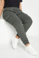 מכנסי ג׳וגר במידות גדולות גומי במותן עם כיסי קארגו גומי בשוליים 143569