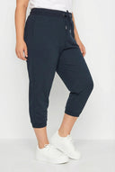 מכנסי ג׳וגר במידות גדולות גומי במותן ובמכפלת גזרה צרה 144834