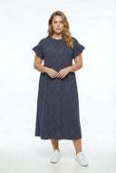 שמלה ארוכה במידות גדולות עם צווארון עגול שרוולים קצרים עיצוב עם פרטים של פרנזים 270342