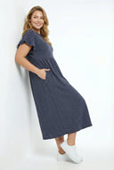 שמלה ארוכה במידות גדולות עם צווארון עגול שרוולים קצרים עיצוב עם פרטים של פרנזים 270342