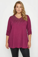 חולצה במידות גדולות צווארון V עיטורי ניטים ניטים חצי שרוול 285017