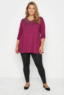 חולצה במידות גדולות צווארון V עיטורי ניטים ניטים חצי שרוול 285017