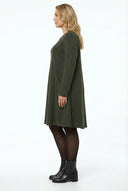 שמלה במידות גדולות שרוול ארוך צווארון עגול רחב (U) עם כיסים מעל הברך 285079