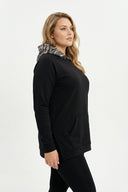 סווטשירט במידות גדולות שרוול ארוך קפוצ׳ון דוגמת שיש עם כיסים 300318