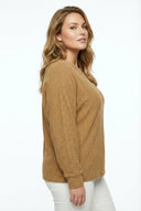 חולצה במידות גדולות עם צווארון עגול ושרוולים ארוכים במרקם רך 301417