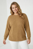 חולצה במידות גדולות עם צווארון עגול ושרוולים ארוכים במרקם רך 301417