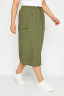 חצאית קארגו במידות גדולות מידי עם מותן מכוווצת וחריץ מאחור 302037