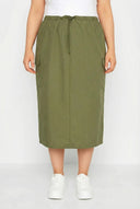 חצאית קארגו במידות גדולות מידי עם מותן מכוווצת וחריץ מאחור 302037