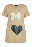 טישירט במידות גדולות צווארון עגול קצר דוגמת לב מבריקה 302277