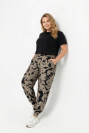 מכנסיים במידות גדולות גומי בשוליים דוגמת פסים מבריקה עם כיסים 302697