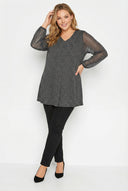 חולצה במידות גדולות שרוול ארוך צווארון V פרטי טול עם קפלים 302824