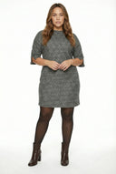 שמלה צמודה במידות גדולות צווארון גולף חצי שרוול 3/4 302854