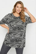 טישירט במידות גדולות חצי שרוול צווארון עגול עם הדפס גומי במותן שסעים בצדדים 302945