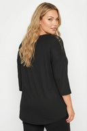 חולצה במידות גדולות עם צווארון עגול עיטורי טול ושרוול שלושה רבעים 303026