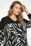 חולצה במידות גדולות עם הדפס שרוול ארוך גזרה ארוכה בד גמיש 303057