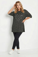 חולצה במידות גדולות עם צווארון עגול שרוול שלושה רבעים עיטורי פאייטים ושסעים בצדדים 303080