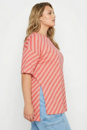 טישירט במידות גדולות צווארון עגול רחב שרוול 3/4 שסעים בצדדים דוגמת פסים 303127