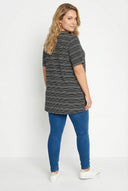 טישירט במידות גדולות צווארון V עם הדפס שרוול קצר 303371