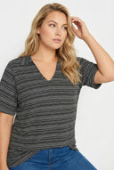 טישירט במידות גדולות צווארון V עם הדפס שרוול קצר 303371