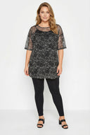 חולצה במידות גדולות חצי שרוול טול עם הדפס עם בטנה 303448