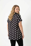 חולצה מכופתרת במידות גדולות עם כפתורים שרוול קצר דוגמת נקודות 303460