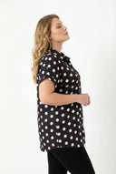 חולצה מכופתרת במידות גדולות עם כפתורים שרוול קצר דוגמת נקודות 303460