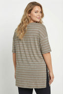 טישירט במידות גדולות צווארון עגול קצר דוגמת פסים שסעים בצדדים 303612