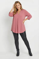 חולצה במידות גדולות שרוול 3/4 צווארון V 303627