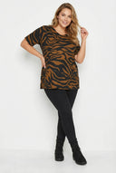 חולצה במידות גדולות שרוול קצר צווארון עגול שסעים בצדדים עם הדפס 303739