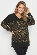 טי־שירט במידות גדולות שרוול ארוך צווארון V דוגמת נמר 303784