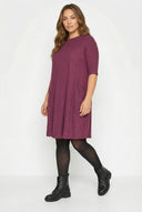 שמלה במידות גדולות חצי שרוול צווארון עגול גזרה אסימטרית עם כיסים 303803