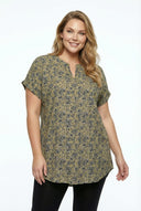 חולצה במידות גדולות צווארון פתוח עם חריץ שרוול קצר מכפלת אסימטרית עם הדפס 303867