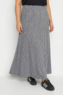 חצאית מקסי במידות גדולות גומי במותן כיסים קדמיים בד במרקם 303899
