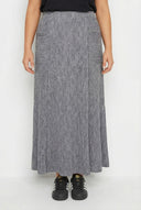 חצאית מקסי במידות גדולות גומי במותן כיסים קדמיים בד במרקם 303899