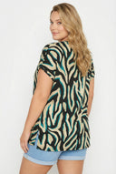 חולצה במידות גדולות עם צווארון עגול שרוולים קצרים והדפס זברה 303918