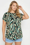 חולצה במידות גדולות עם צווארון עגול שרוולים קצרים והדפס זברה 303918