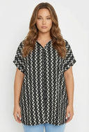 חולצה מכופתרת במידות גדולות שרוול קצר עם הדפס 303962