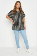 חולצה מכופתרת במידות גדולות שרוול קצר עם הדפס 303962