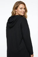 סווטשירט ארוך במידות גדולות עם קפוצ׳ון שרוול ארוך גזרה אסימטרית