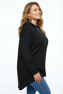 סווטשירט ארוך במידות גדולות עם קפוצ׳ון שרוול ארוך גזרה אסימטרית