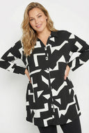 חולצה מכופתרת ארוכה במידות גדולות דוגמת אבסטרקט 304106