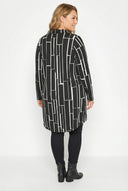 חולצה מכופתרת במידות גדולות דוגמת אבסטרקט גזרה נוחה שרוול ארוך 321234