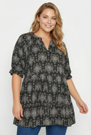 חולצה במידות גדולות חצי שרוול צווארון חריץ ועם הדפס 321991