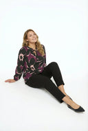 חולצה במידות גדולות עם קשירה בצווארון שרוול ארוך דוגמת פרחים 616410