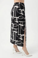 חצאית ארוכה במידות גדולות דוגמת אבסטרקט שסעים בצדדים 98-120