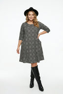 שמלה במידות גדולות חצי שרוול צווארון עגול עם כיסים גזרה אסימטרית 98-130