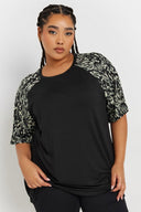 טישירט במידות גדולות שרוול קצר צווארון עגול עם הדפס 303734