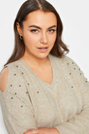 סוודר במידות גדולות צווארון V פרטי כתפיים מעוטרת באבנים 302776