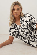 חולצה מכופתרת קצרה במידות גדולות עם דוגמת פרחים  303686